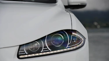 2012 Jaguar XF 2.2D lights