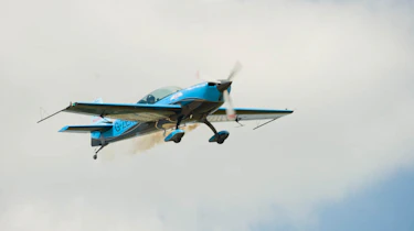 Lamborghini Performante vs plane