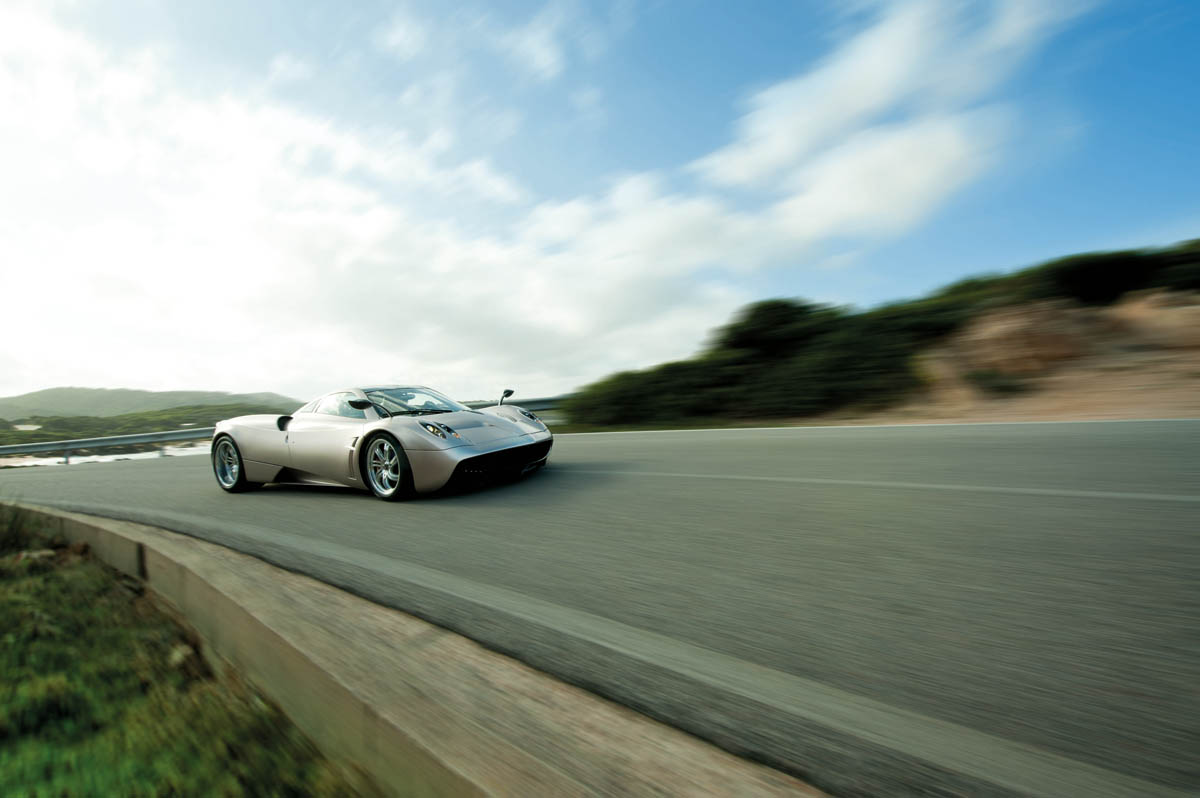 Video: Pagani Huayra on the road