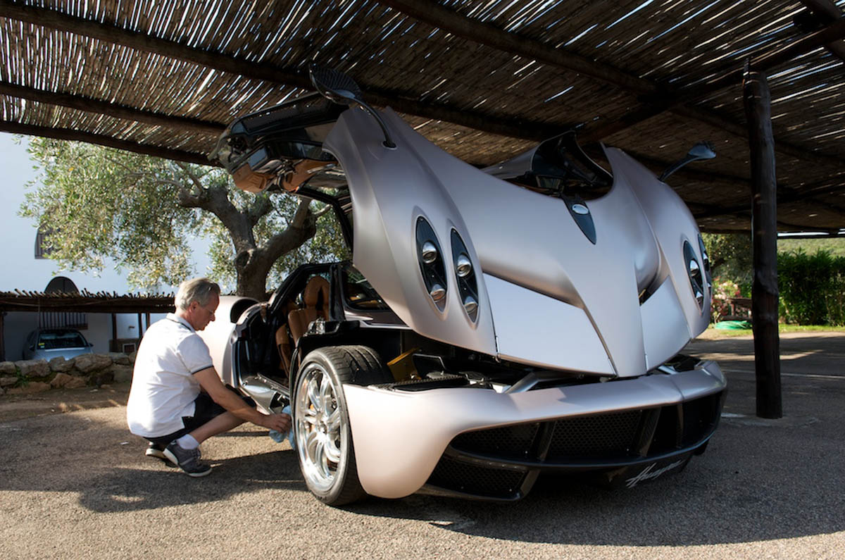 Video: Pagani Huayra on the road