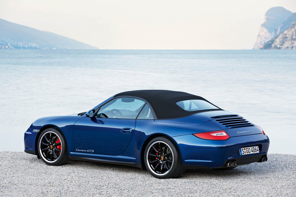 Porsche 911 Carrera GTS Cabriolet roof up