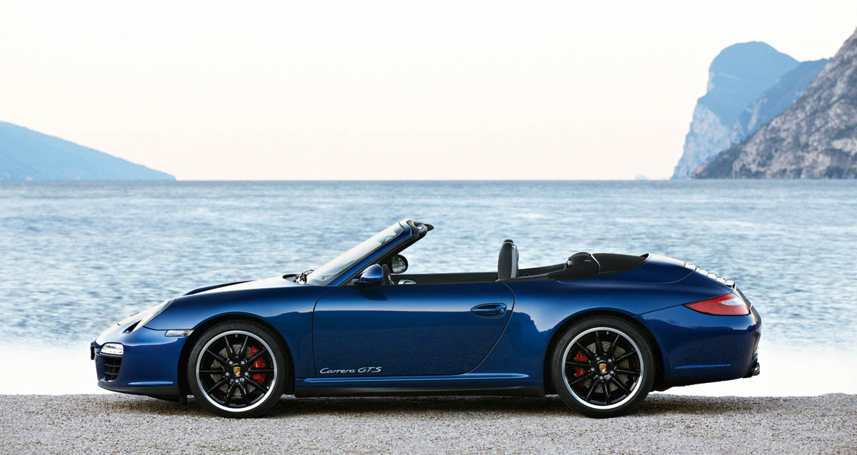Porsche 911 Carrera GTS Cabriolet side profile