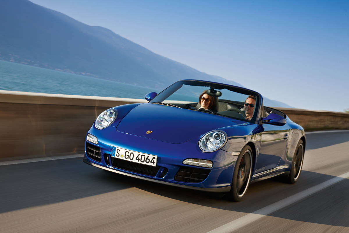 Porsche 911 Carrera GTS Cabriolet front