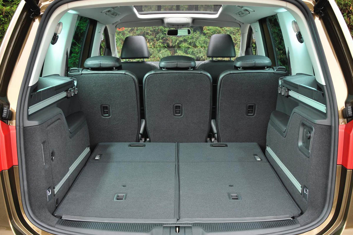 SEAT Alhambra 2.0 TDI Ecomotive bootspace