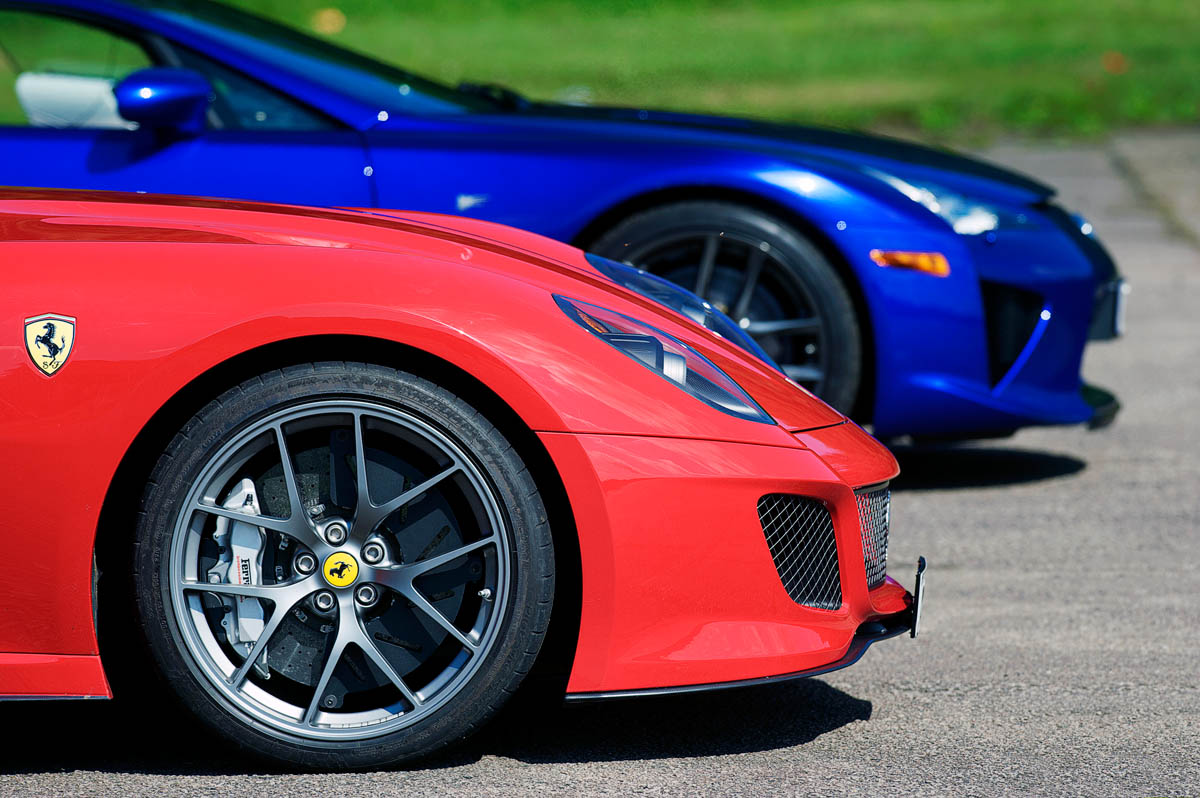 Ferrari 599 GTO v Lexus LFA video