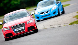 Audi RS3 Sportback v Volvo C30 Polestar drag race video