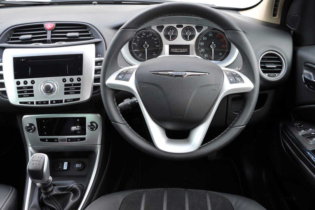 Chrysler Delta 1.4 MultiAir interior
