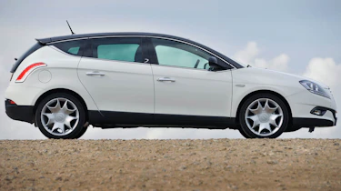 Chrysler Delta 1.4 MultiAir side profile