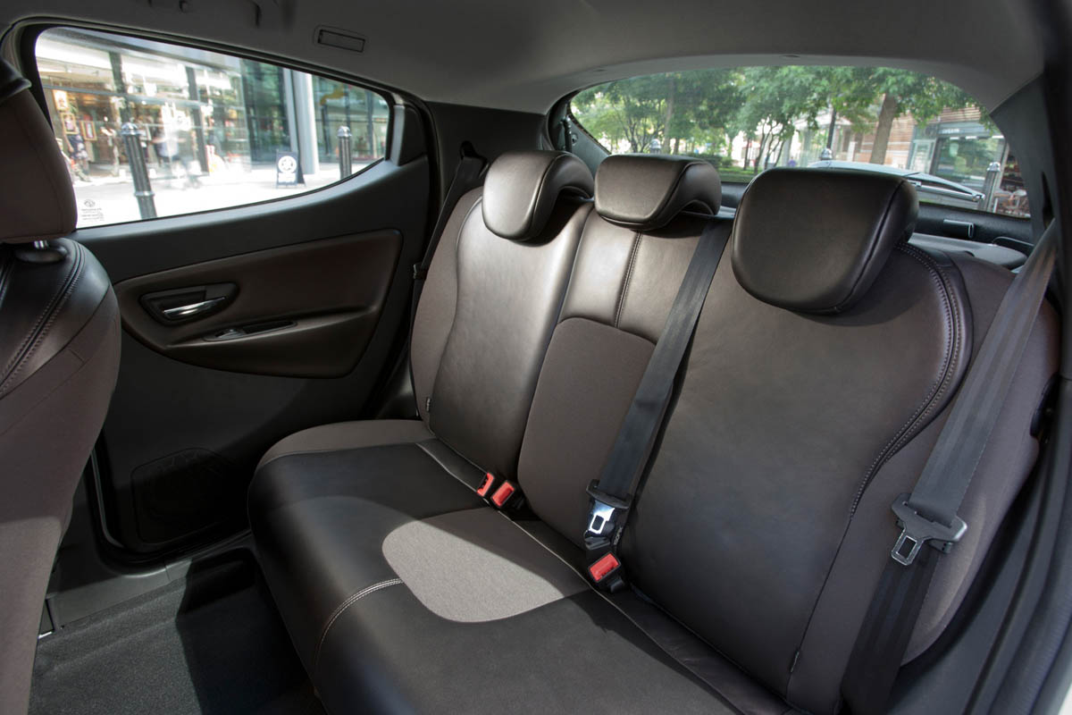 Chrysler Ypsilon 0.9 TwinAir seats