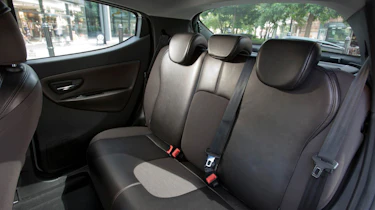 Chrysler Ypsilon 0.9 TwinAir seats