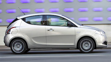 Chrysler Ypsilon 0.9 TwinAir side profile