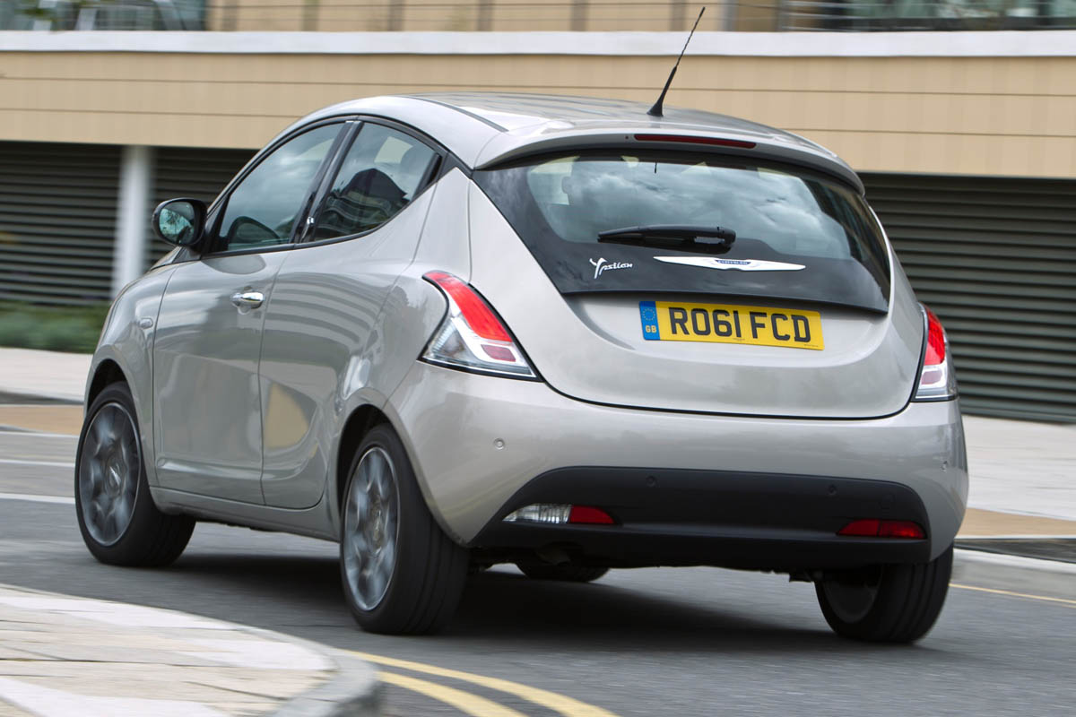 Chrysler Ypsilon 0.9 TwinAir rear view
