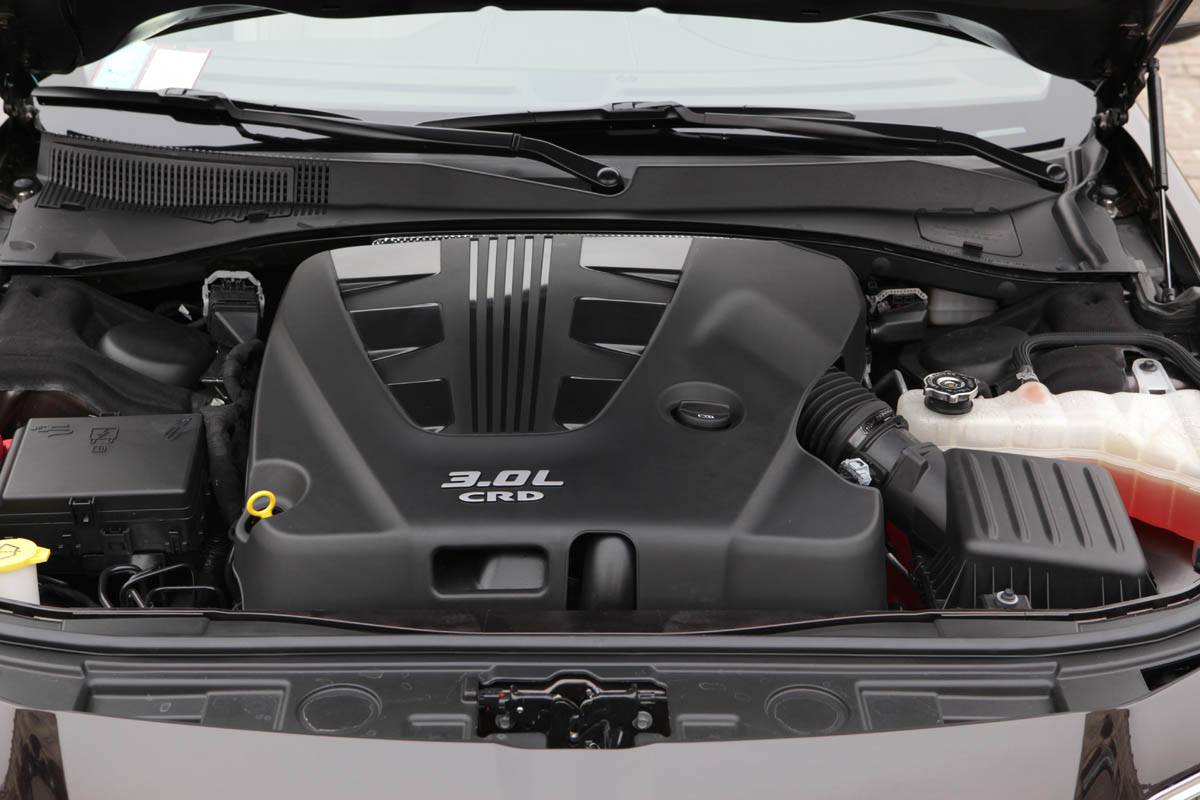 Chrysler 300C Lancia Thema diesel engine