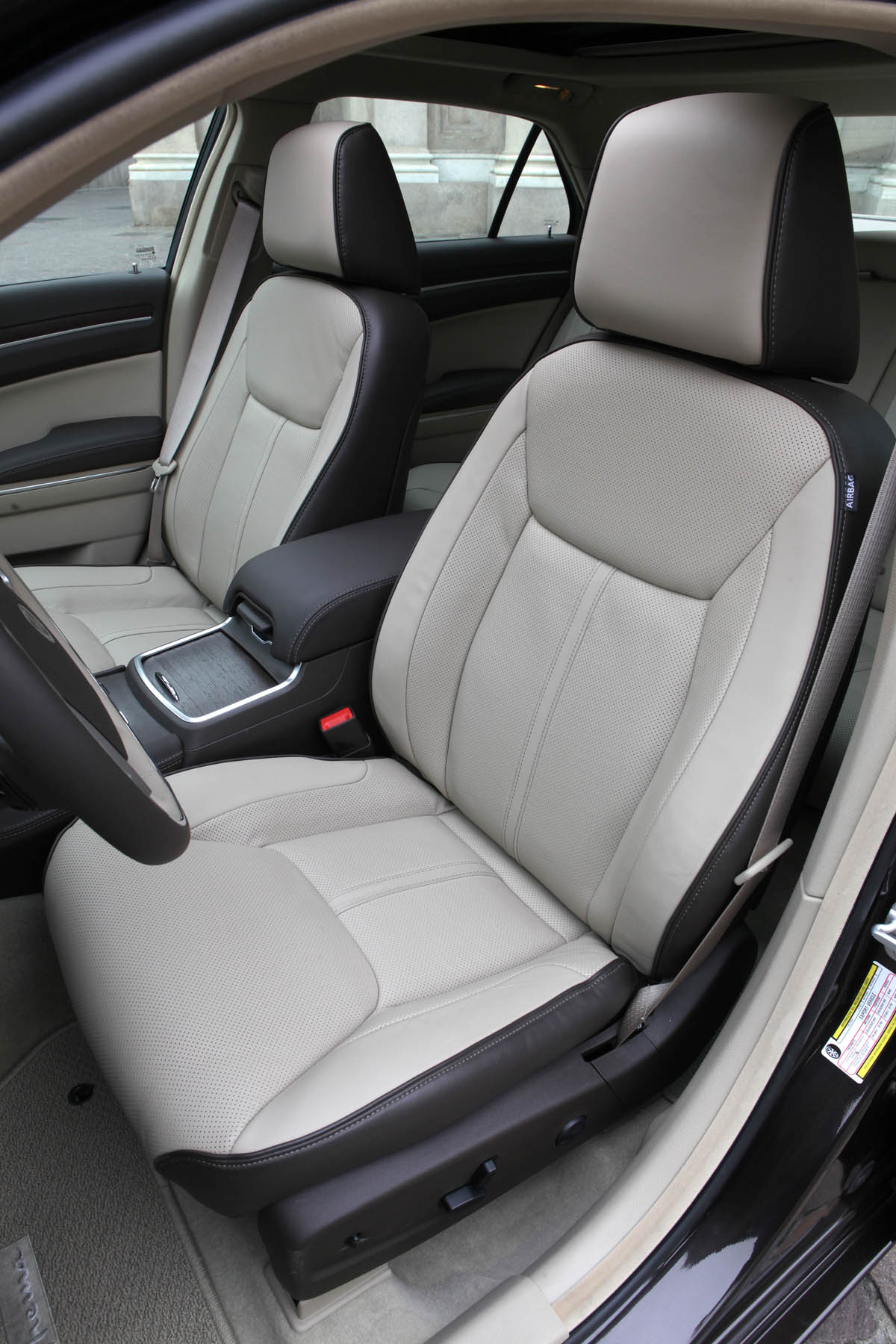 Chrysler 300C Lancia Thema seats