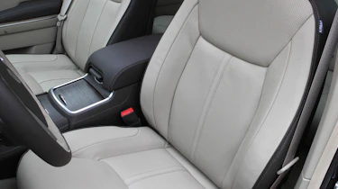 Chrysler 300C Lancia Thema seats