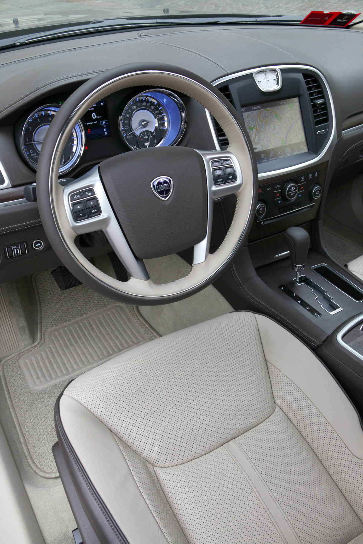 Chrysler 300C Lancia Thema steering wheel