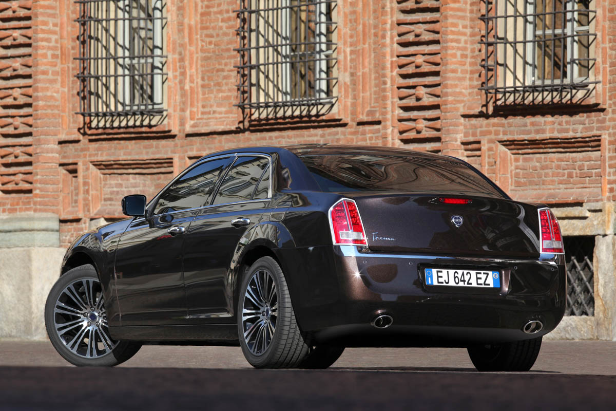 Chrysler 300C Lancia Thema