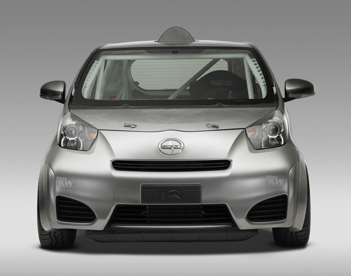 Tatsu Toyota iQ-MR