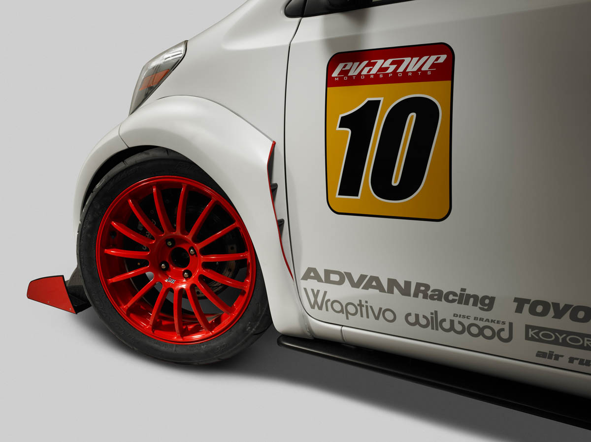 Toyota iQ-RS evasive