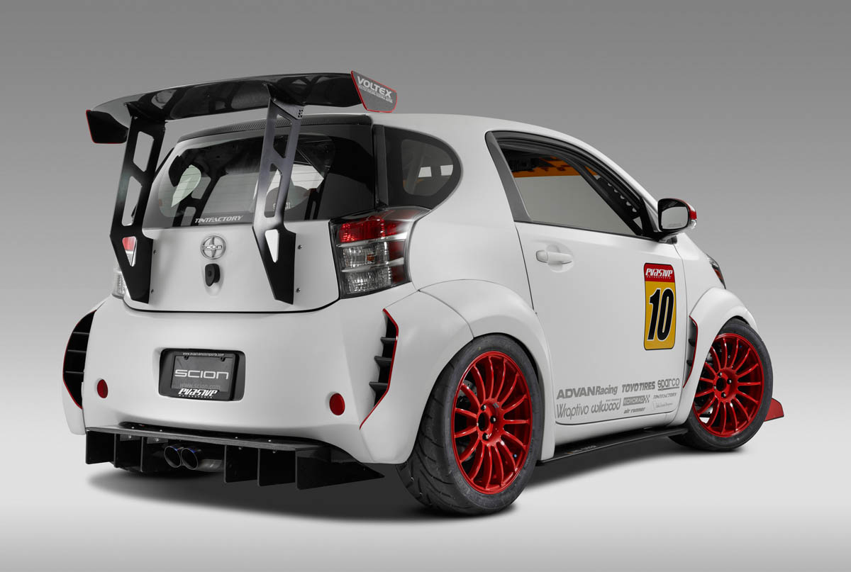 Toyota iQ-RS evasive