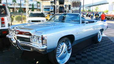 2011 SEMA show: 32-inch dubs