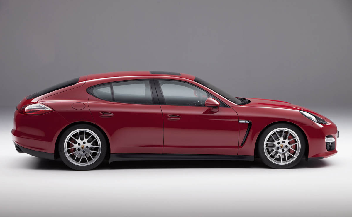 Porsche Panamera GTS side profile