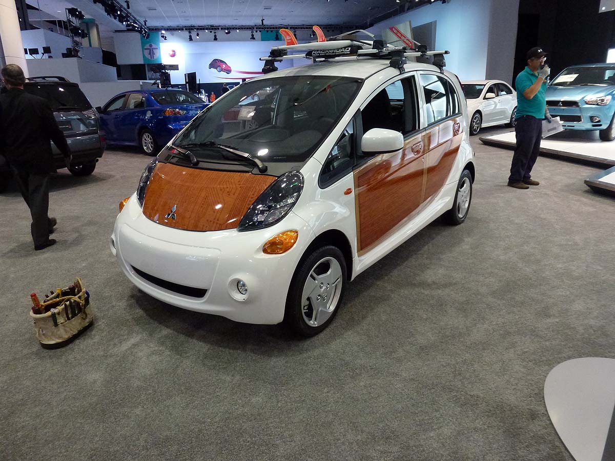 LA motor show 2011: wood-effect Mitsubishi iMIEV