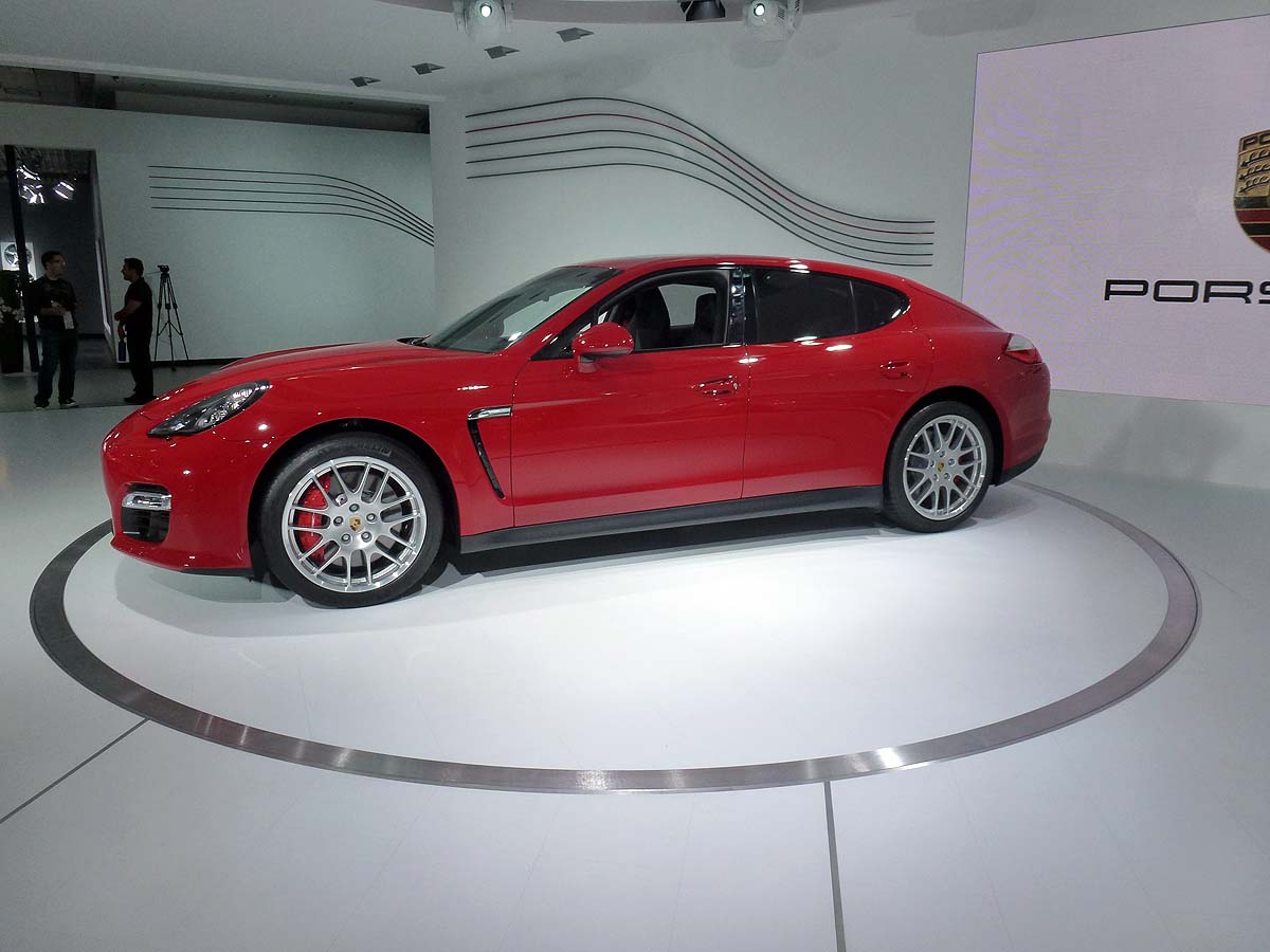 2011 Los Angeles motor show: Porsche Panamera GTS
