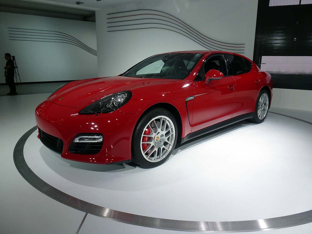 2011 Los Angeles motor show: Porsche Panamera GTS