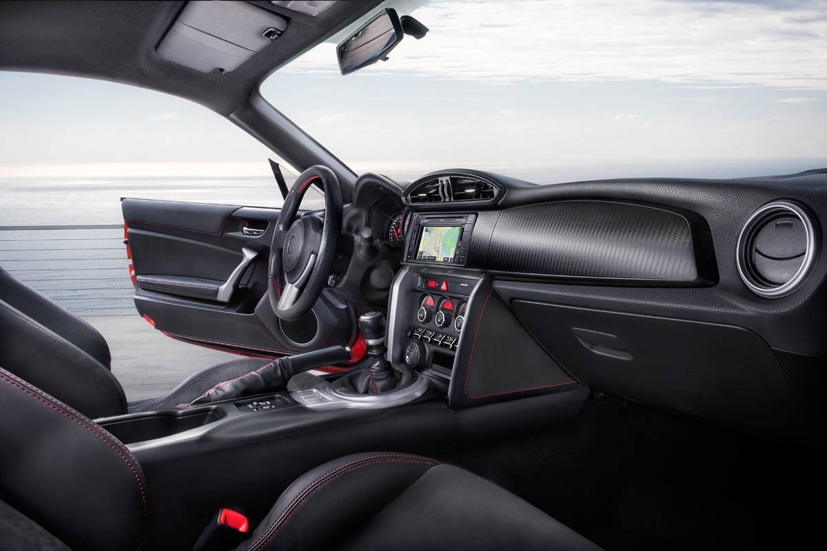 Toyota GT 86 rear-drive coupe interior