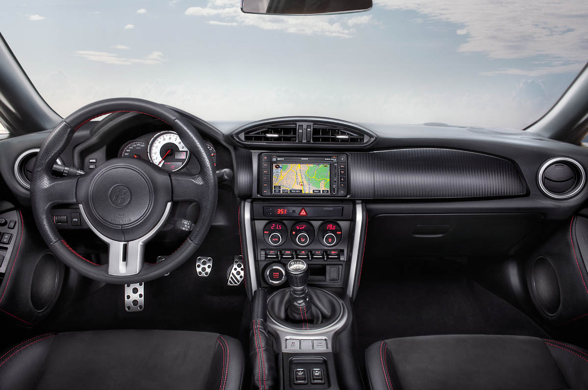Toyota GT 86 rear-drive coupe interior
