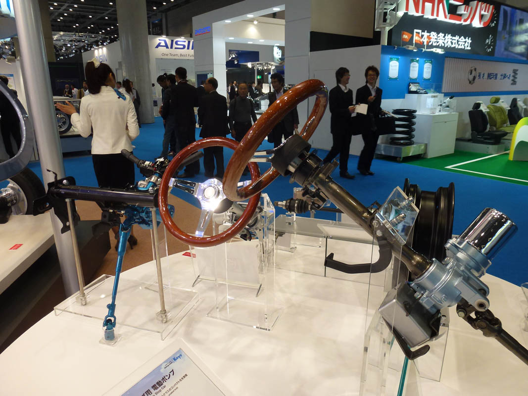 2011 Tokyo Show: steering wheels