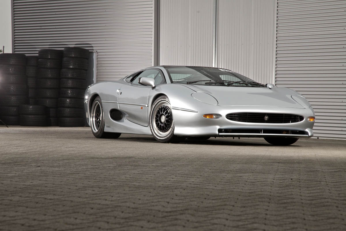 Jaguar XJ220