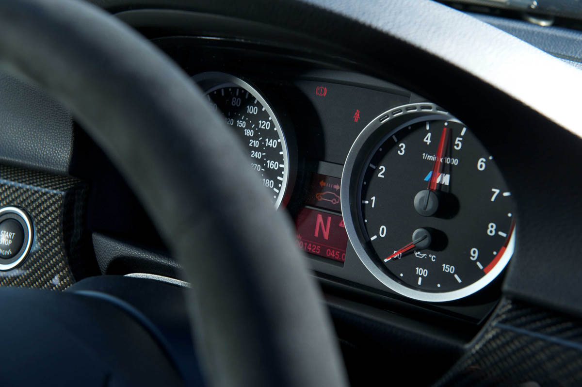 BMW M3 GTS dials