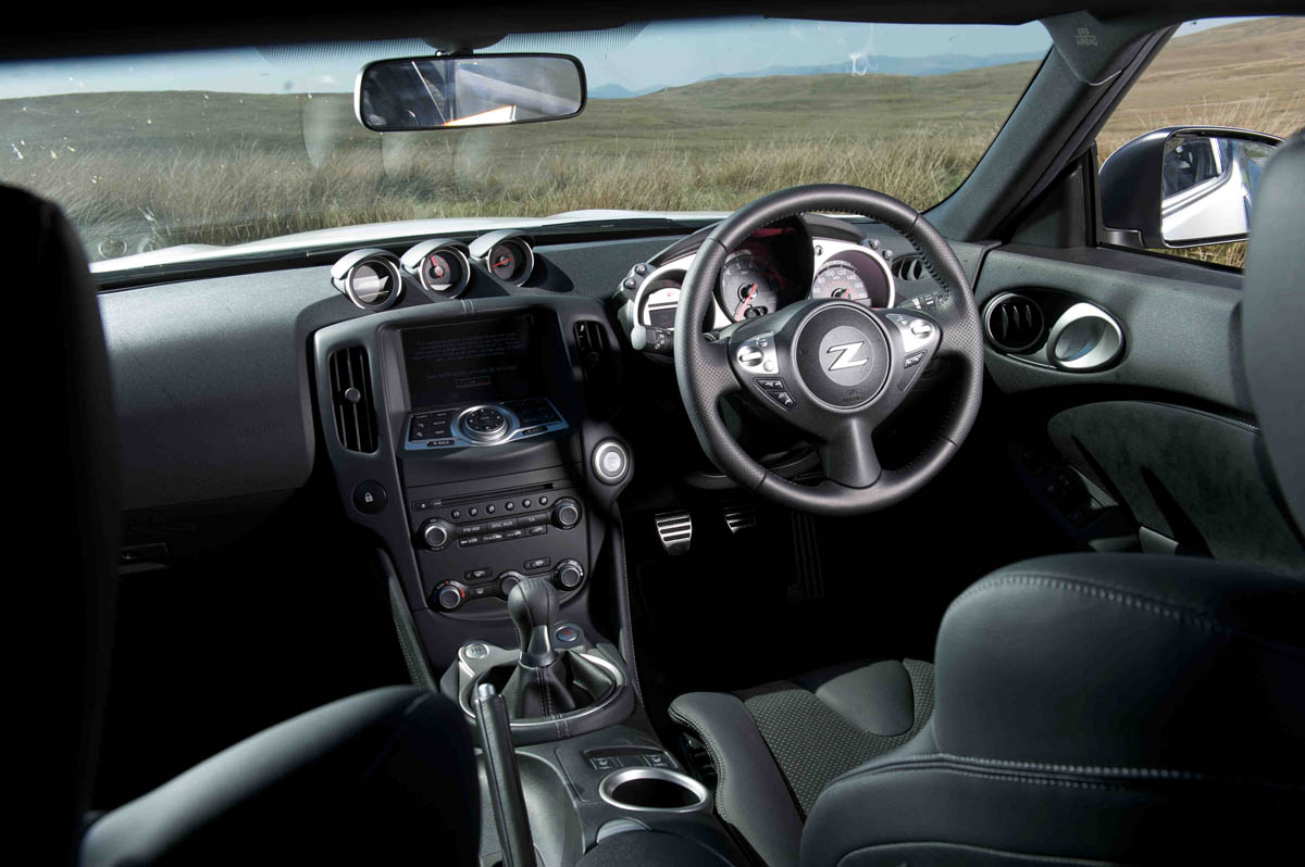 Nissan 370Z interior