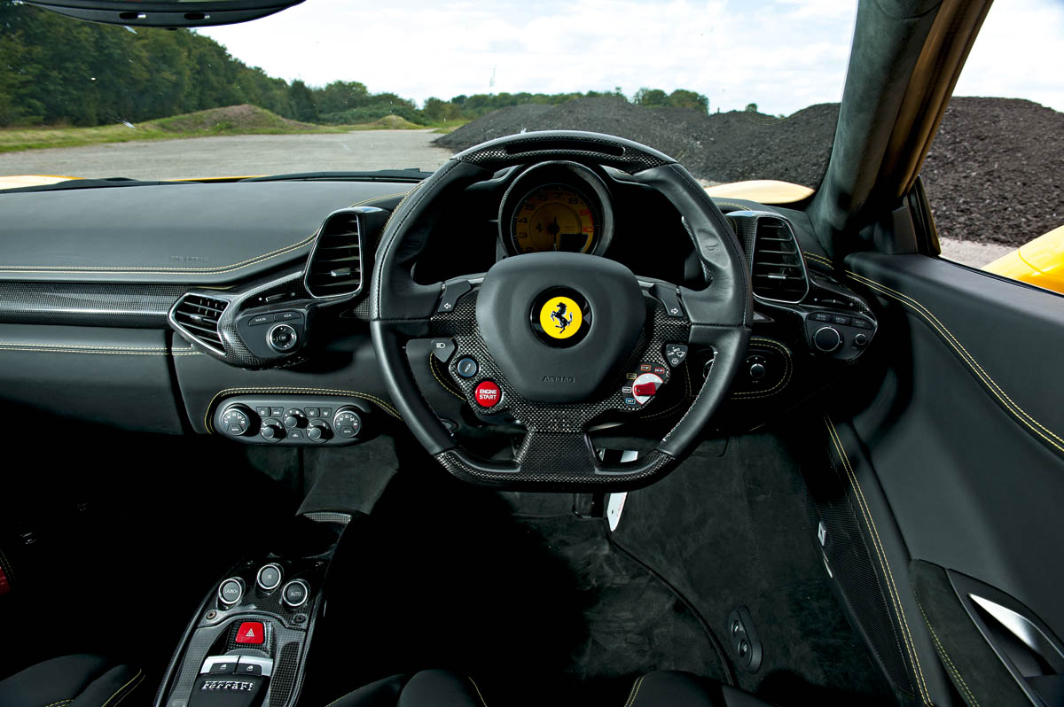 Ferrari 458 Italia interior