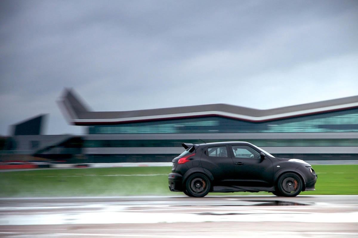 Video: Driving the Nissan Juke-R