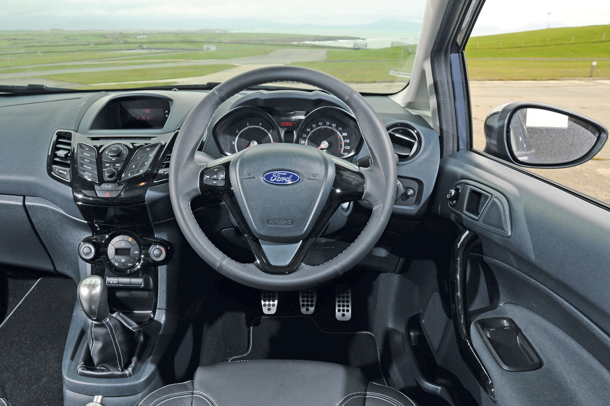 Ford Fiesta Metal interior dashboard