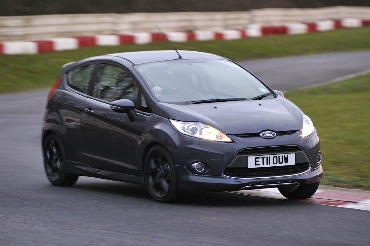 Ford Fiesta Metal cornering