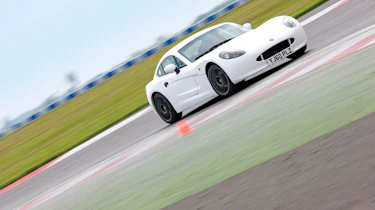 Ginetta G40 R on track