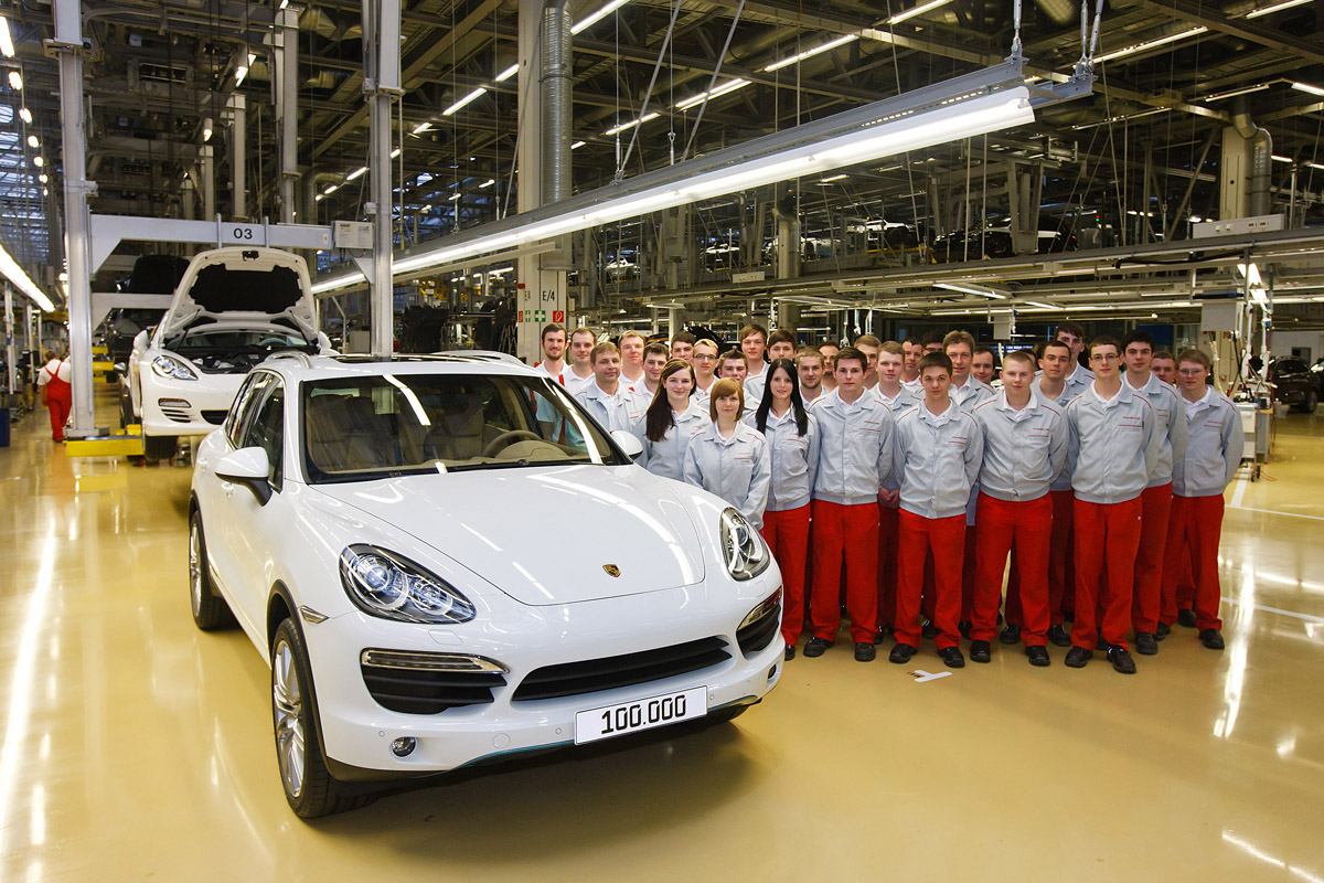 Porsche celebrates 100,000th Cayenne