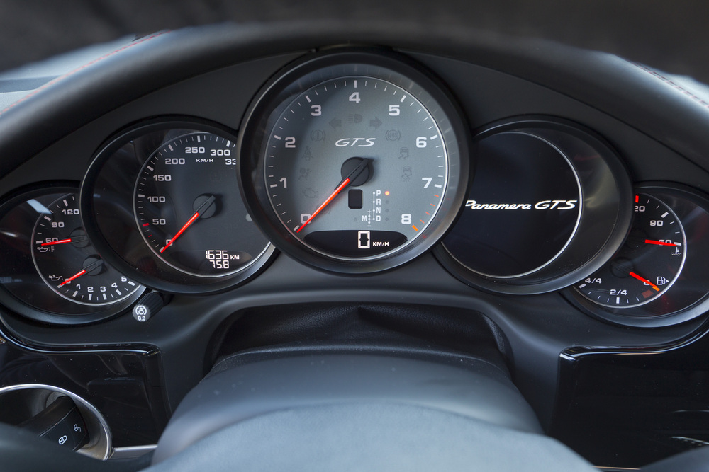 Porsche Panamera GTS dials