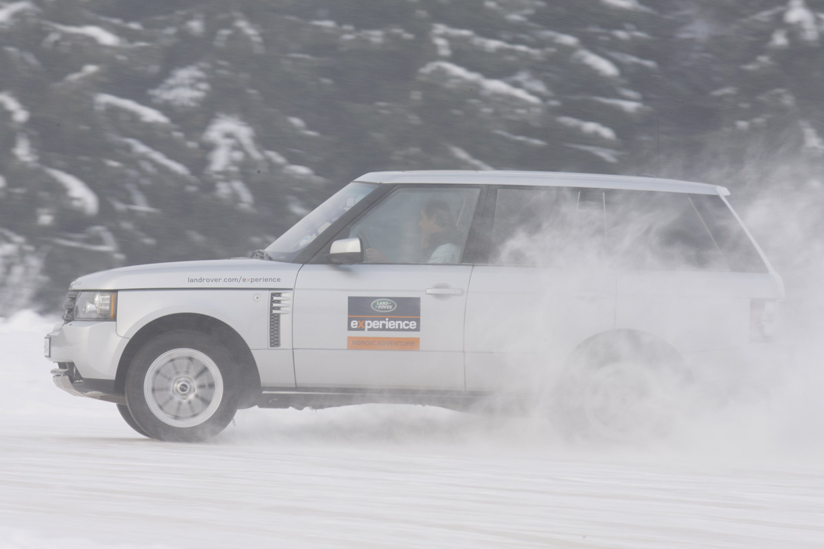 Video: Range Rover drifting on ice