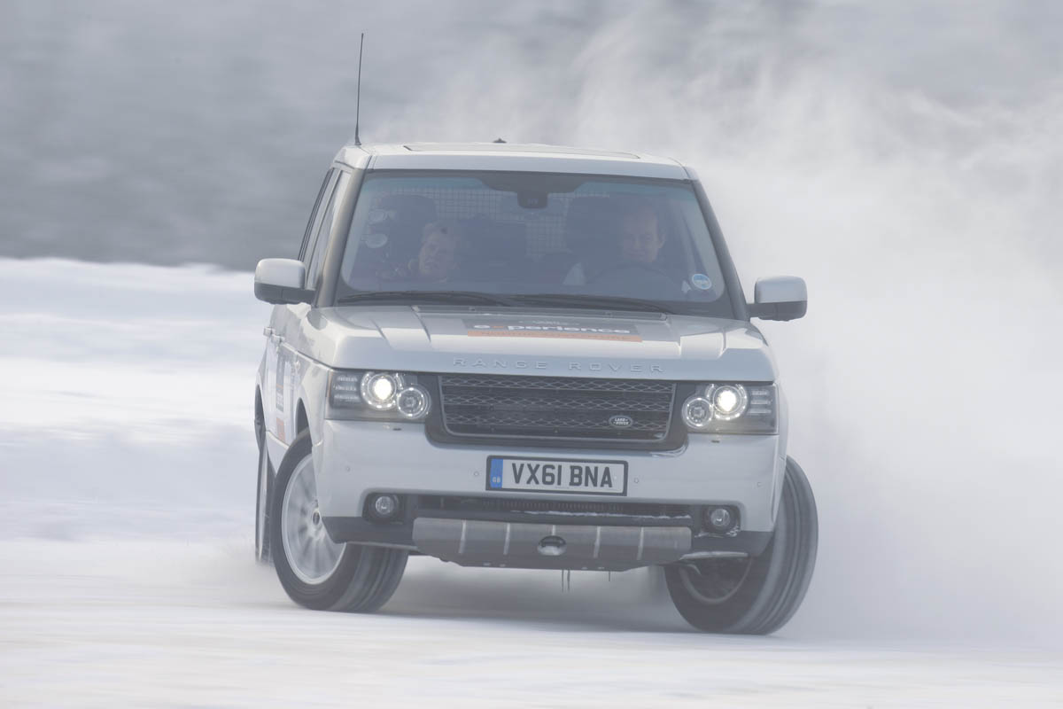 Video: Range Rover drifting on ice