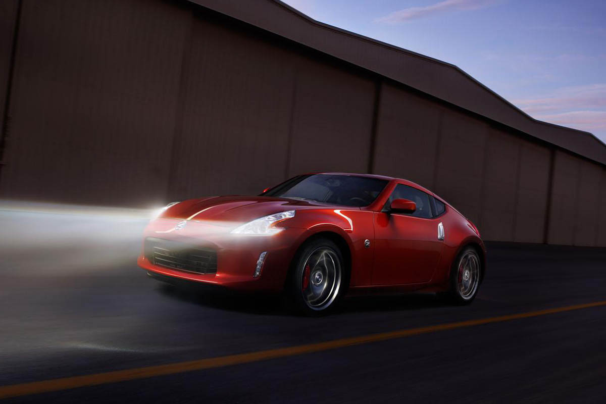 Updated Nissan 370Z driving