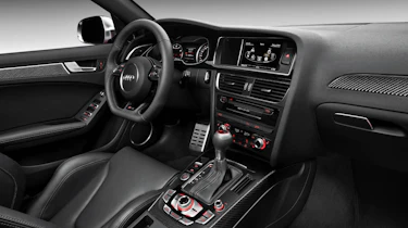 2012 Audi RS4 Avant interior dashboard
