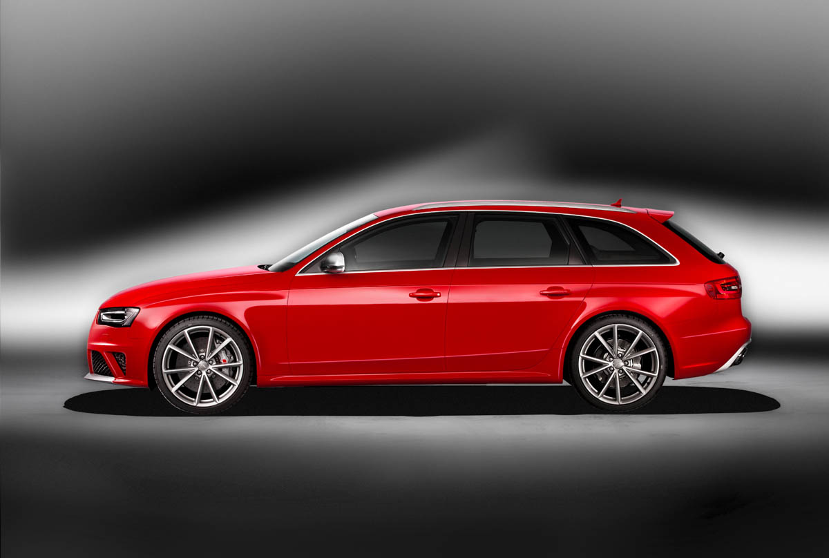 2012 Audi RS4 Avant side profile