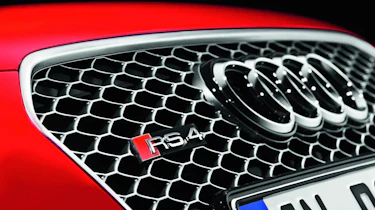 2012 Audi RS4 Avant badge grille