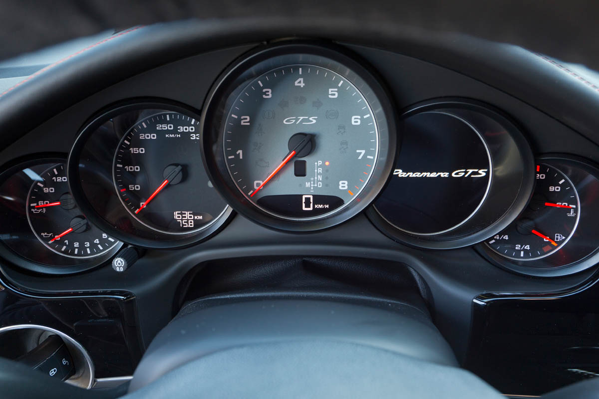 Porsche Panamera GTS dials
