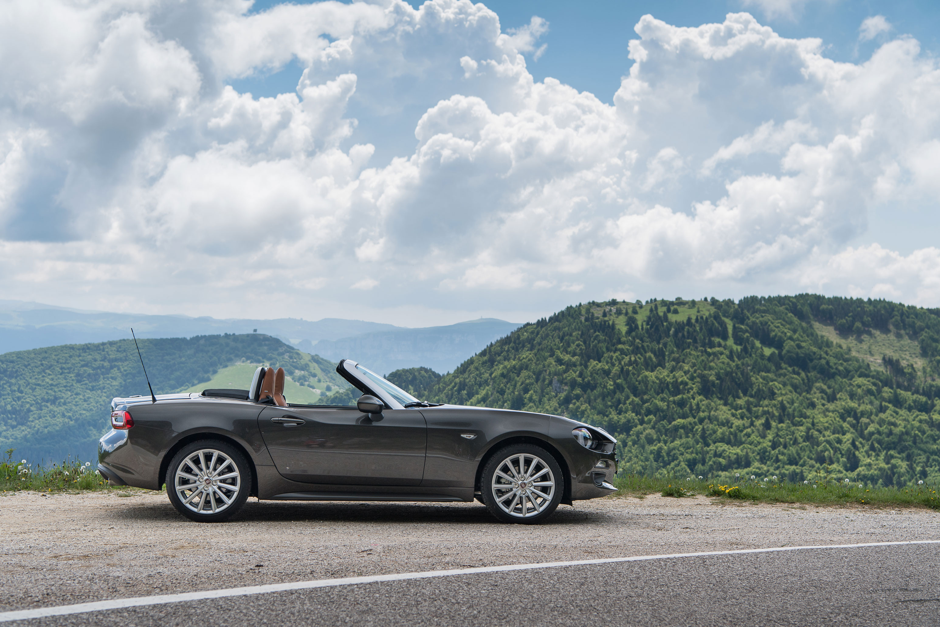 Fiat 124 Spider - Side